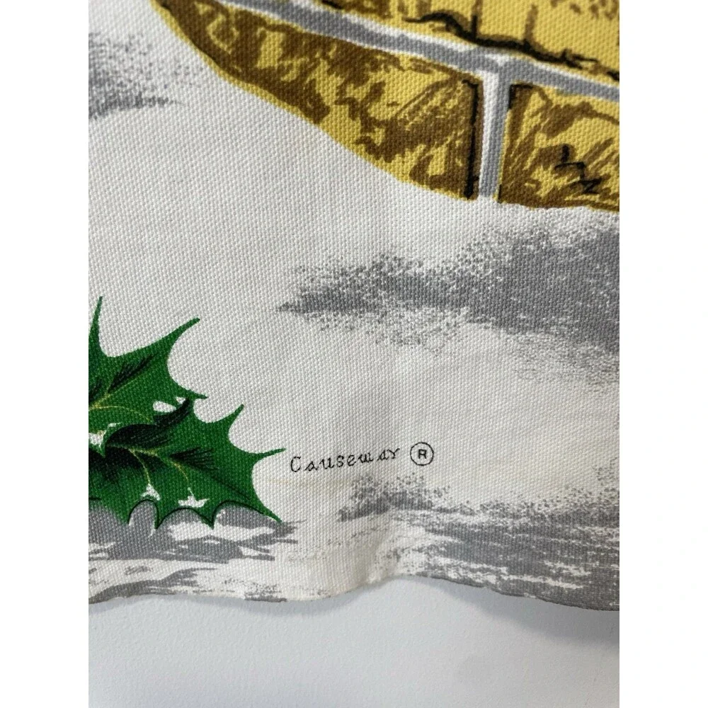 2 Vintage Christmas Holiday Santa Kitchen Towels Party Decor 50s Retro